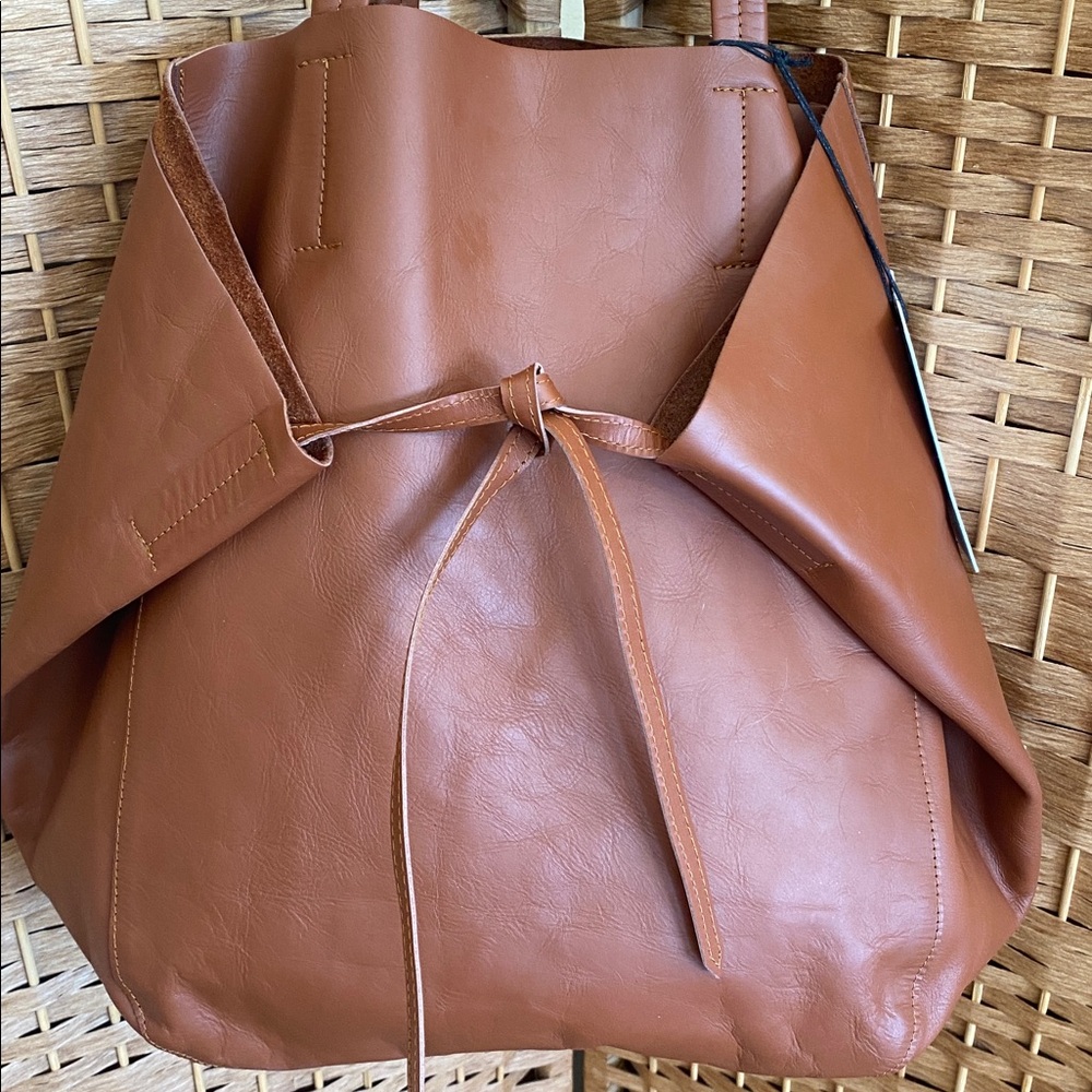 🎉 NEW‼️ WITH TAG‼️ LIBERTE’ GENUINE LEATHER LARGE TOTE‼️ - Picture 4 of 15